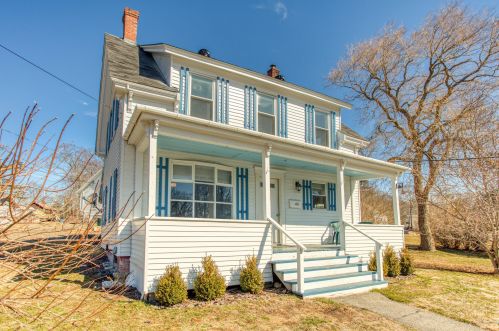 44 Bay St, Boothbay-Harbor, ME 04538 exterior