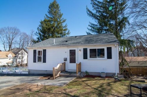 39 Libbeus St, Woonsocket, RI 02895 exterior