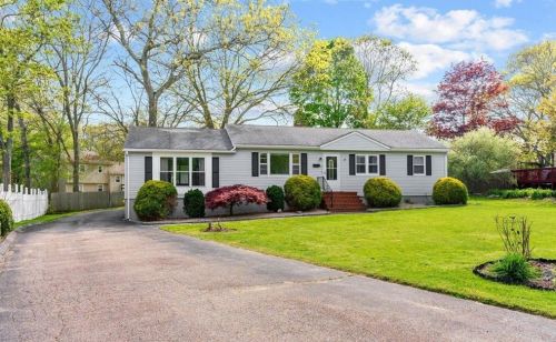 53 Boiling Spring Ave, Westerly, RI 02891 exterior