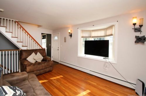 109 Shawmut Ave, North Haven, CT 06473 exterior