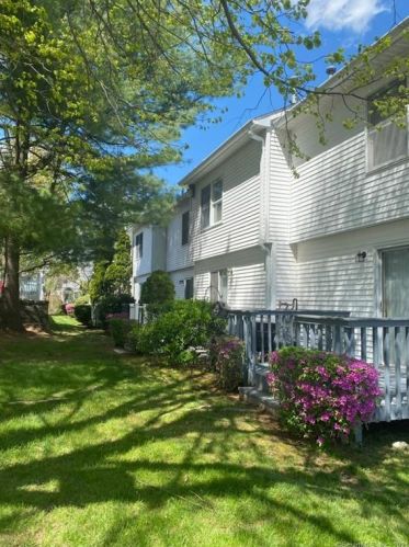 20 Thames Height Ln, Groton, CT 06340 exterior