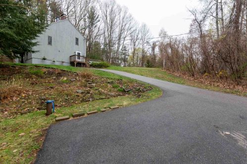 9 Holmeswood Dr, Sandown, NH 03873 exterior