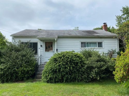 15 Raleigh Ct, Groton, CT 06340 exterior