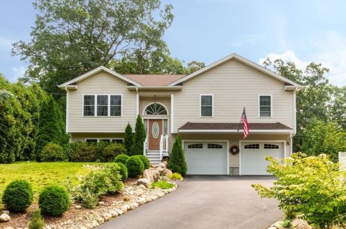 160 Pequot Trl, East-Greenwich, RI 02818 exterior