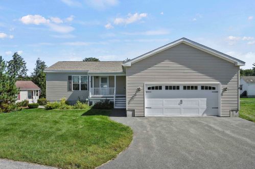 8 Loggers Ln, Sandown, NH 03873 exterior