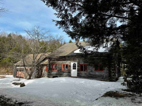 900 Goose Pond Rd, Canaan, NH 03741 exterior