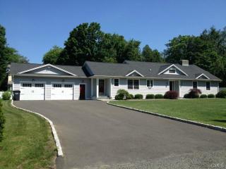 3 Manor Ln, Bridgeport, CT 06612 exterior