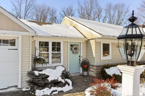 254 Pratt St, Southington, CT 06489 exterior