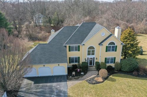 109 Crest Field Ln, North Kingstown, RI 02852 exterior