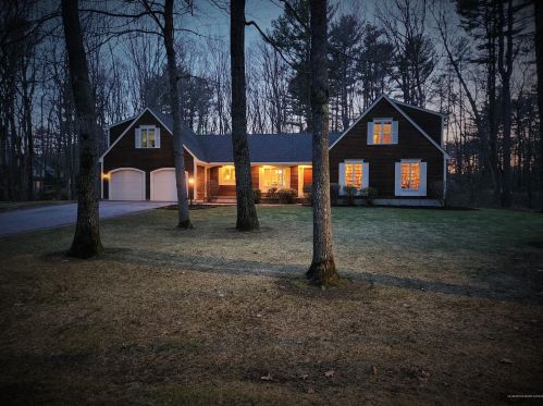 15 Chestnut Rd, Brunswick, ME 04011 exterior