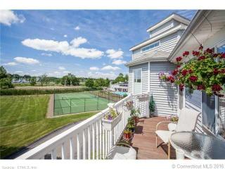 9 Quarry Dock Rd, Branford, CT 06405 exterior