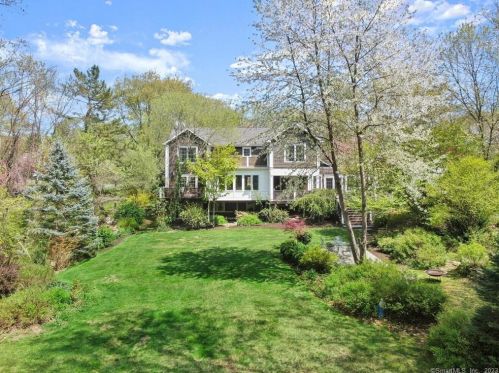 36 Lobsterback Rd, Bridgeport, CT 06611 exterior