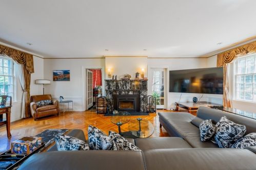 72 Beacon St, Roxbury-Xing, MA 02467 exterior