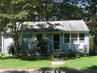108 Hillcrest Rd, Niantic, CT 06357 exterior