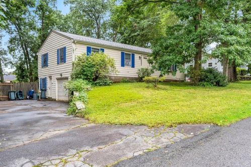 44 Laurel Ln, Cumberland, RI 02864 exterior
