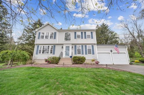 609 Ridgewood Rd, Middletown, CT 06457 exterior