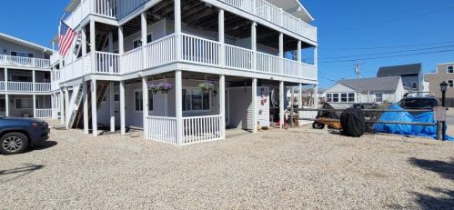 5 Duston Ave, Hampton-Beach, NH 03842 exterior