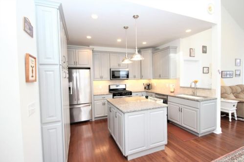 7 Hickory Dr, Waterbury, CT exterior