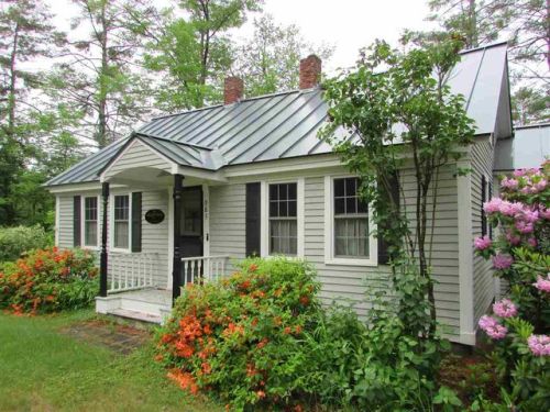 983 Main St, Grafton, NH 03240 exterior