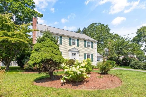 19 Richards Cir, Newton, MA 02465 exterior