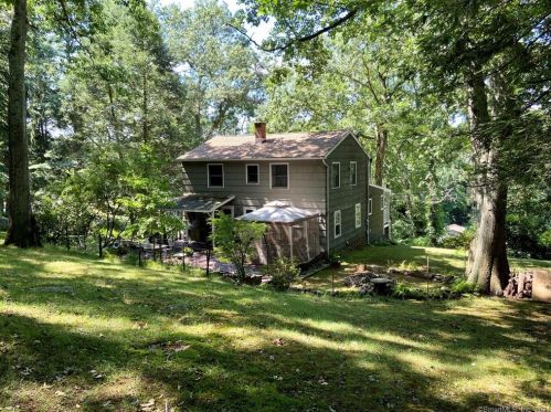 38 Philo Curtis Rd, Sandy Hook, CT 06482 exterior