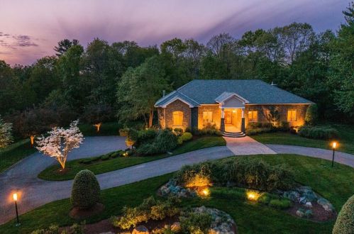 54 Cook Rd, Cumberland, RI 02864 exterior