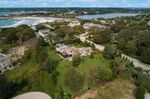 708 Bellevue Ave, Newport, RI 02840 exterior