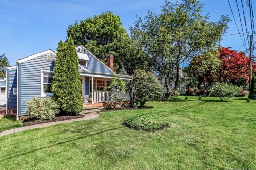 18 Victory Ct, Norwalk, CT 06855 exterior