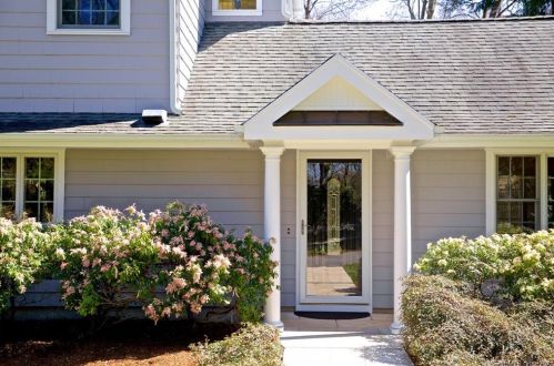 8 Cloverly Cir, Norwalk, CT 06855 exterior
