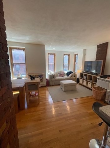 8 Battery St, Roxbury-Xing, MA 02109 exterior