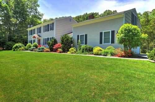 11 Princeton Dr, Huntington, CT 06484 exterior