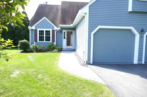 8 Swallow Ln, Nashua, NH 03063 exterior