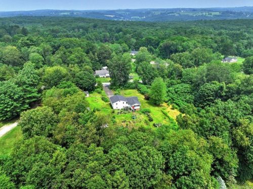 15 Burritt Hill Rd, Bethlehem, CT 06751 exterior