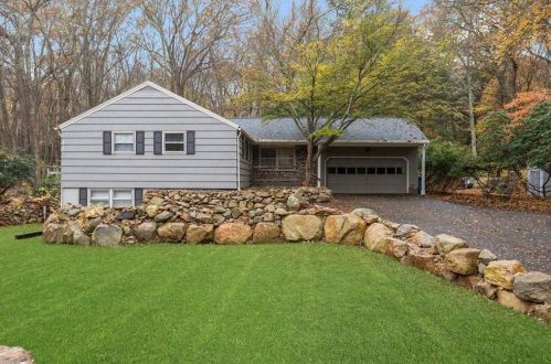 325 Shady Hill Dr, East-Greenwich, RI 02818 exterior