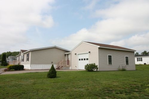 8 Revolution Dr, Dover, NH 03820 exterior