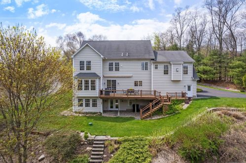 20 Angelas Way, Unionville, CT 06013 exterior