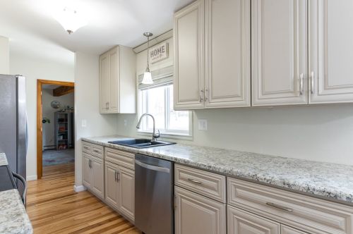 27 Bartley Hill Rd, Londonderry, NH 03053 exterior