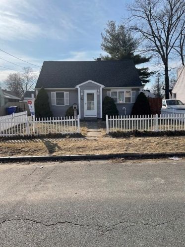 52 Pheland St, Springfield, MA 01109 exterior