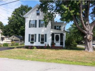 26 Bartlett St, Epping, NH 03042 exterior