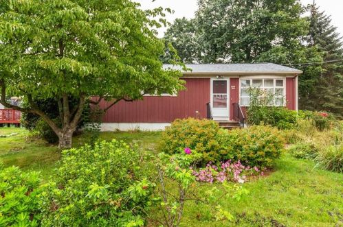 44 Mulberry Cir, Johnston, RI 02919 exterior