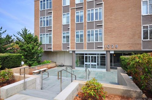 1028 Farmington Ave, Hartford, CT 06107 exterior