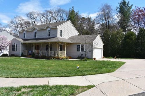 33 Maple Meadows Ln, Agawam, MA 01001 exterior