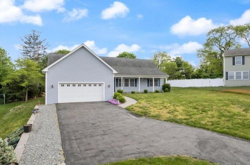 27 Heartwell Dr, Groton, CT 06340 exterior