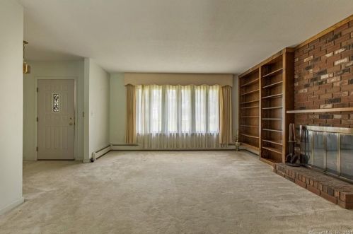 85 Gray Rd, Wapping, CT 06074 exterior