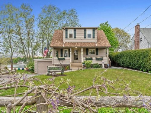 273 Grand View Dr, Warwick, RI 02886 exterior