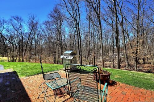 50 Maplewood Dr, Upper-Stepney, CT 06468 exterior