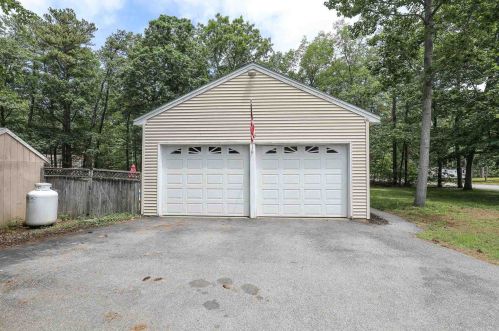 2 Venne Cir, Concord, NH 03301 exterior