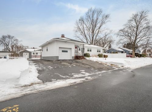 5 Ridge Rd, Methuen, MA 01844 exterior