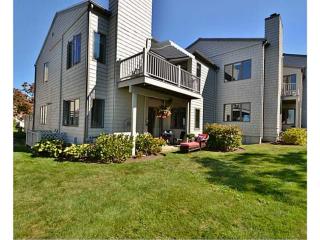 5 Seabreeze Ln, Bristol, RI 02809 exterior