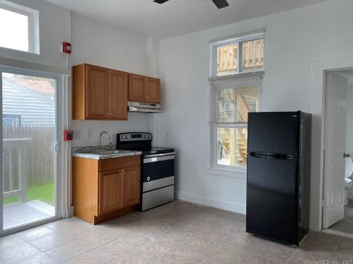 26 Prospect St, United States Coast Guard Ac, CT 06320 exterior